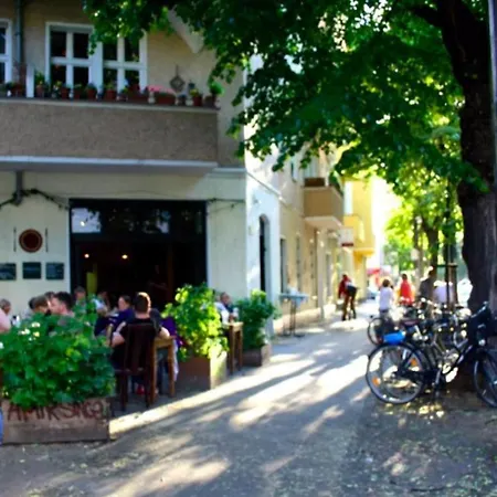 2 In Center Friedrichshain Apartment